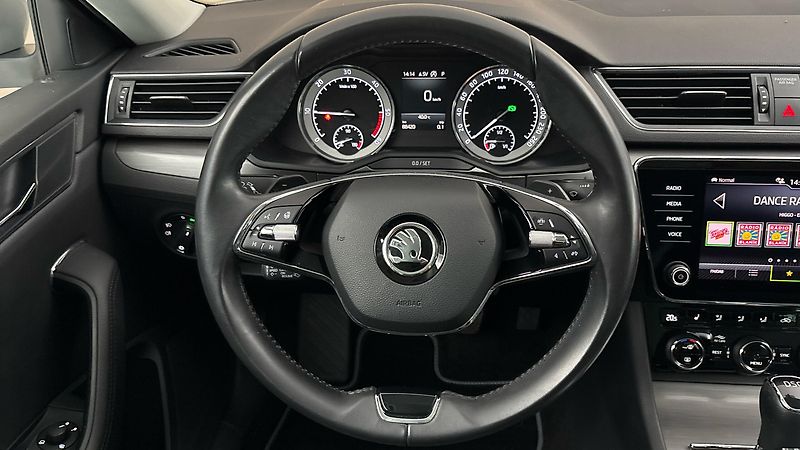 Škoda Superb 2.0 TDI DSG Style Combi - fotka 9 z 31