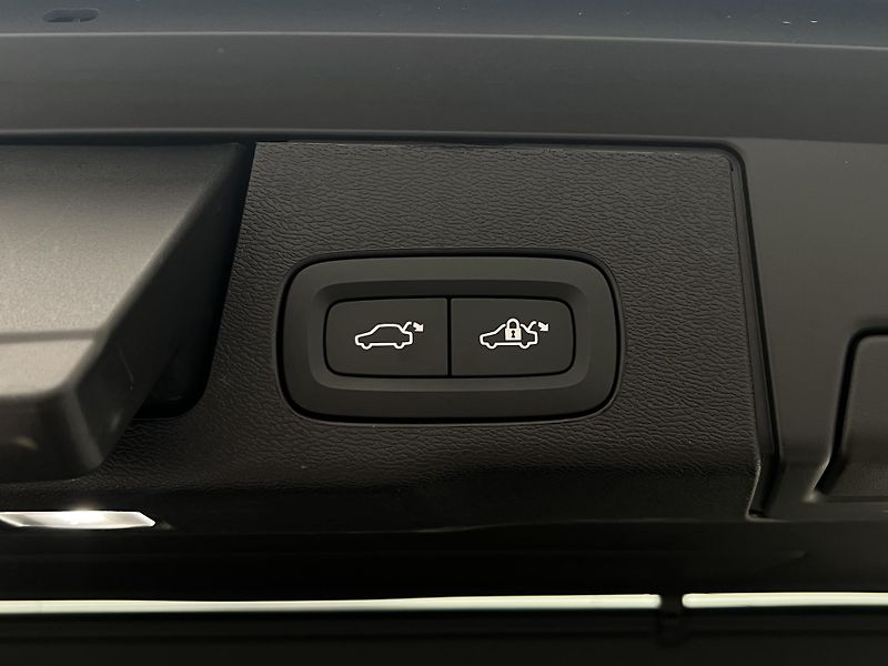 Volvo XC60 T6 AWD DARK PLUS AUT REZERVACE - fotka 46 z 49