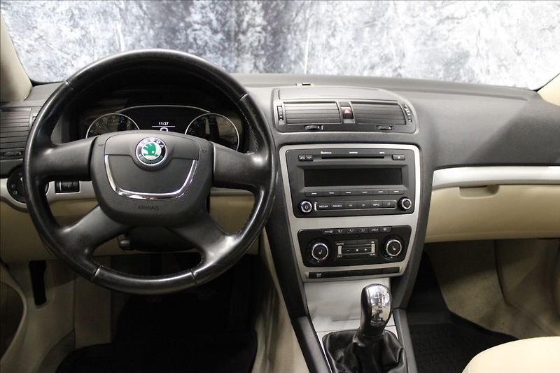 Škoda Octavia 1,9 TDI 77 KW Elegance - fotka 22 z 25