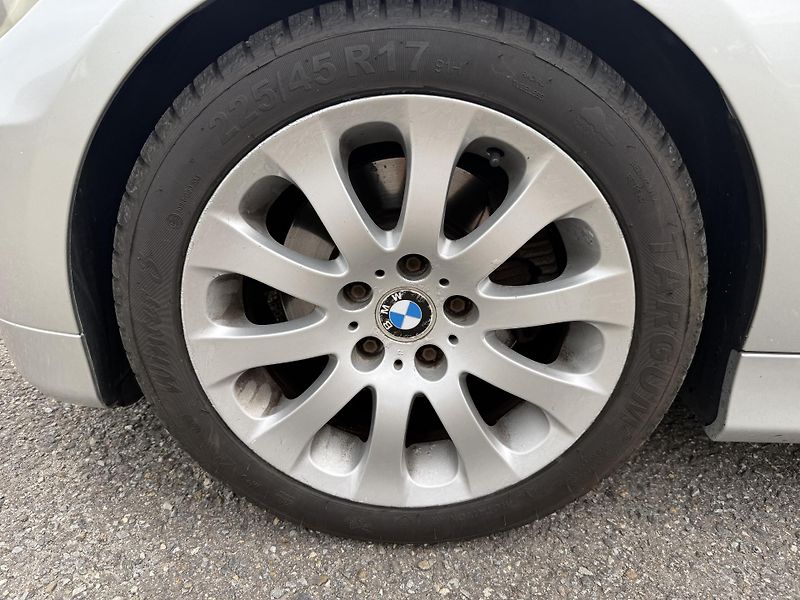 BMW Řada 3 330XD - fotka 18 z 21