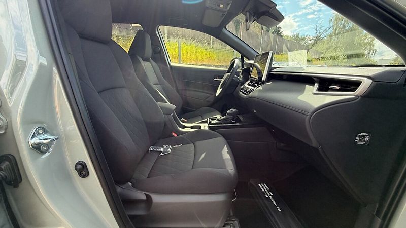 Toyota Corolla Cross 1.8.Hybrid Comfort Business sk - fotka 23 z 29