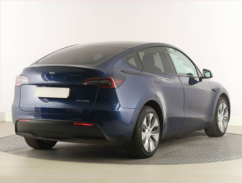 Tesla Model Y (2022) Long Range AWD 79kWh, SoH 91% - fotka 5 z 33
