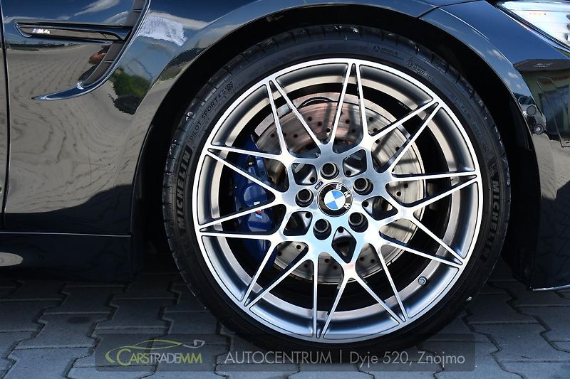 BMW M4 3.0 317kW HUD LED DPH - fotka 51 z 57