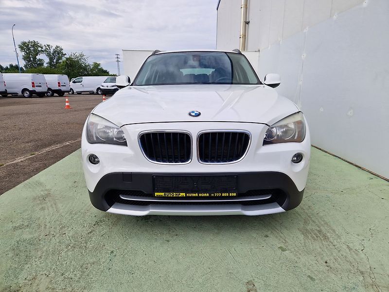 BMW X1 2.0i, 110kW, sDrive - fotka 7 z 32