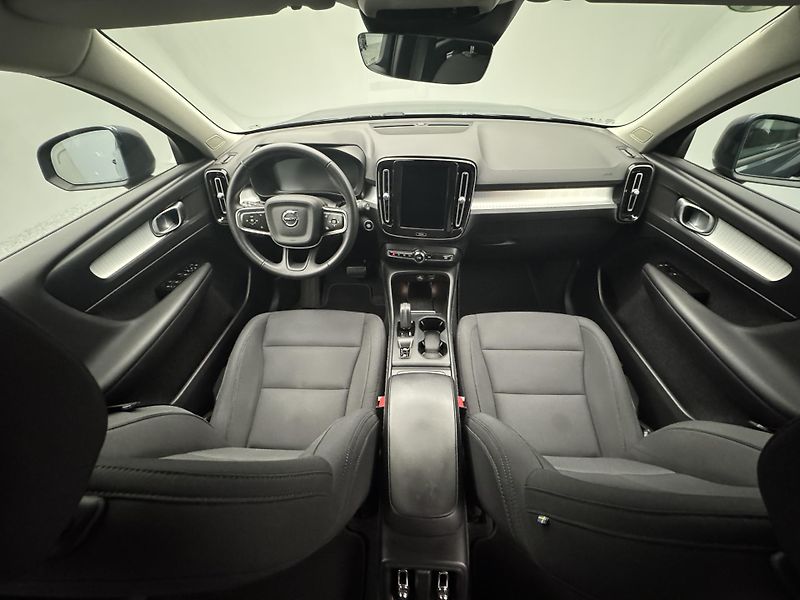 Volvo XC40 T3 MOMENTUM CZ 1.maj - fotka 2 z 47