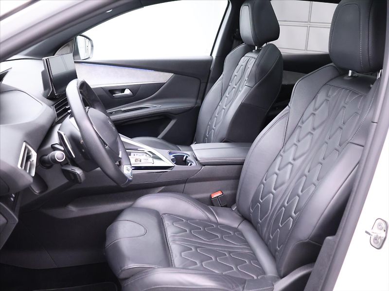 Peugeot 3008 GT 1,6 PureTech 133kW Automat - fotka 13 z 46