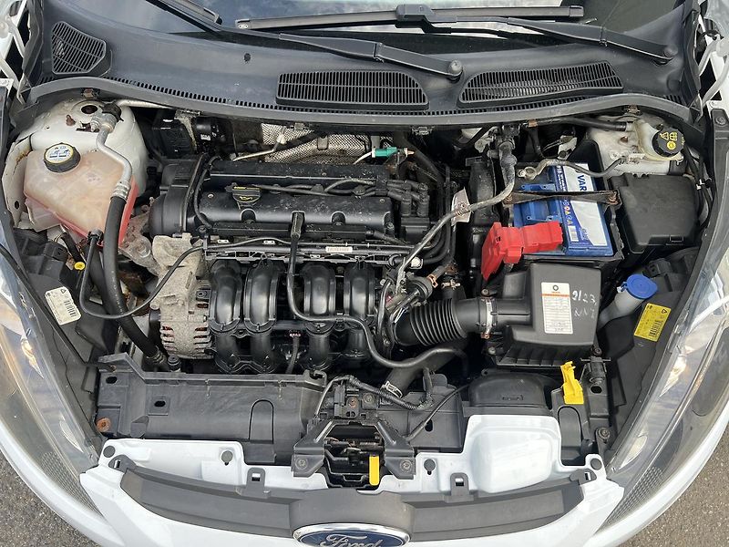 Ford Fiesta 1.25i  ZÁMEK Ř.P. PŮVOD ČR - fotka 31 z 37
