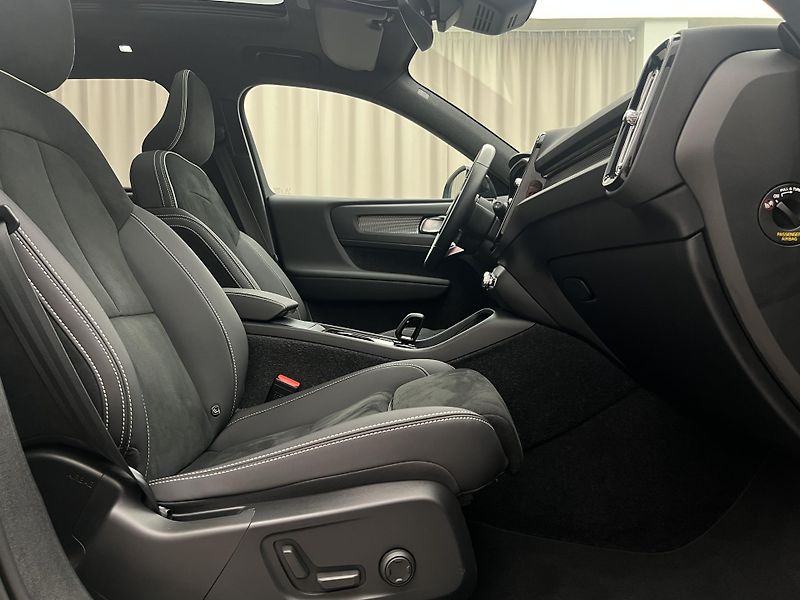 Volvo XC40 RECHARGE PRO AUT - fotka 18 z 44