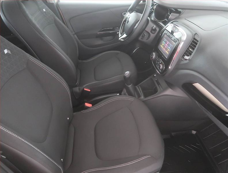 Renault Captur (2016) 0.9 TCe, Navi, Tempomat - fotka 9 z 16