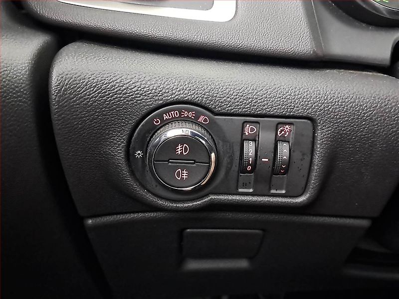 Opel Astra (2011) 1.4 T, po STK, jezdí skvěle - fotka 16 z 16