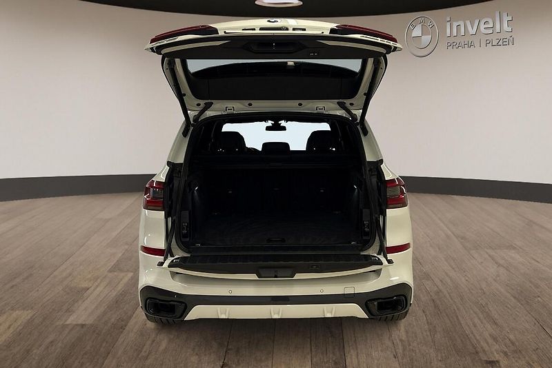 BMW X5 xDrive30d - fotka 5 z 14