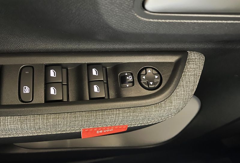Citroën C3 Aircross (2025) PLUS Hybrid 145k Automatic - fotka 21 z 25