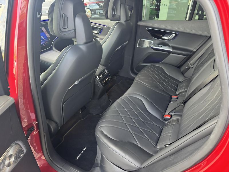Mercedes-Benz EQE 500 4MATIC SUV - fotka 22 z 36
