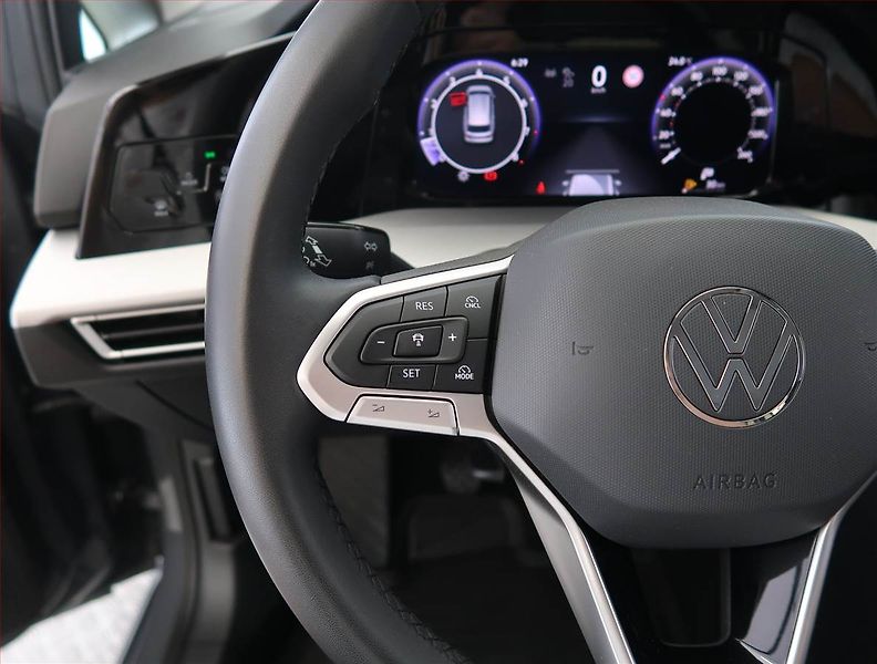Volkswagen Golf (2025) Life 1.5 TSI - fotka 22 z 25