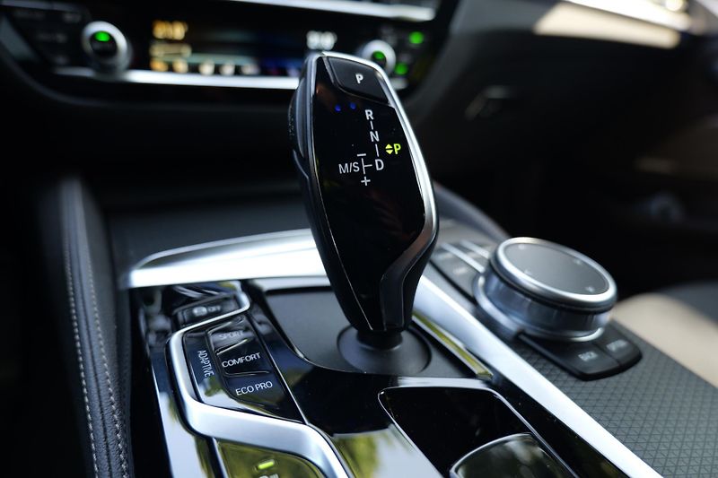 BMW Řada 5 540xd Msport Adap.Drive! - fotka 17 z 49