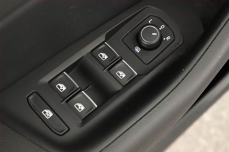 Volkswagen Passat (2019) 2.0 TDI, Automat, Kůže - fotka 19 z 21