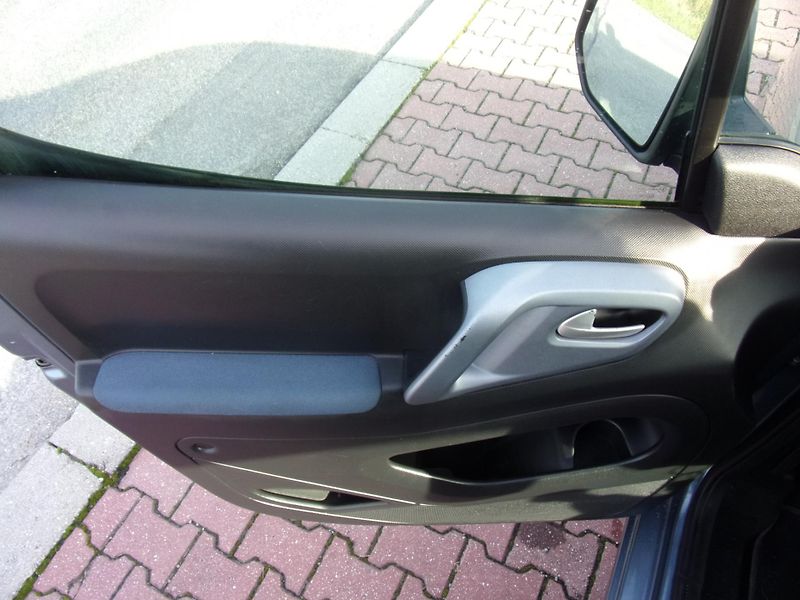 Citroën Berlingo (2009) 1,6i KLIMA VÝHŘEV  - fotka 24 z 31