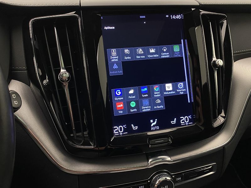 Volvo XC60 B6 AWD R-DESIGN AUT  - fotka 43 z 52