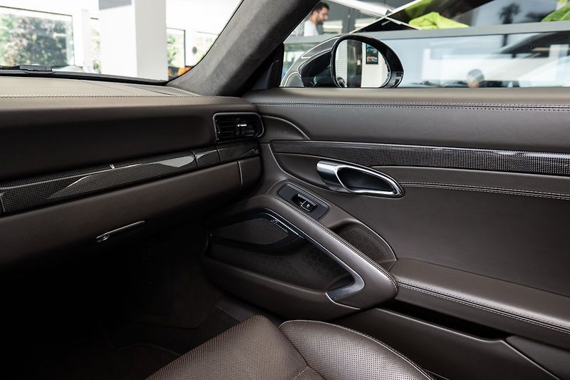 Porsche 911 Turbo S Karbon/Burmester/PCCB/ - fotka 11 z 23