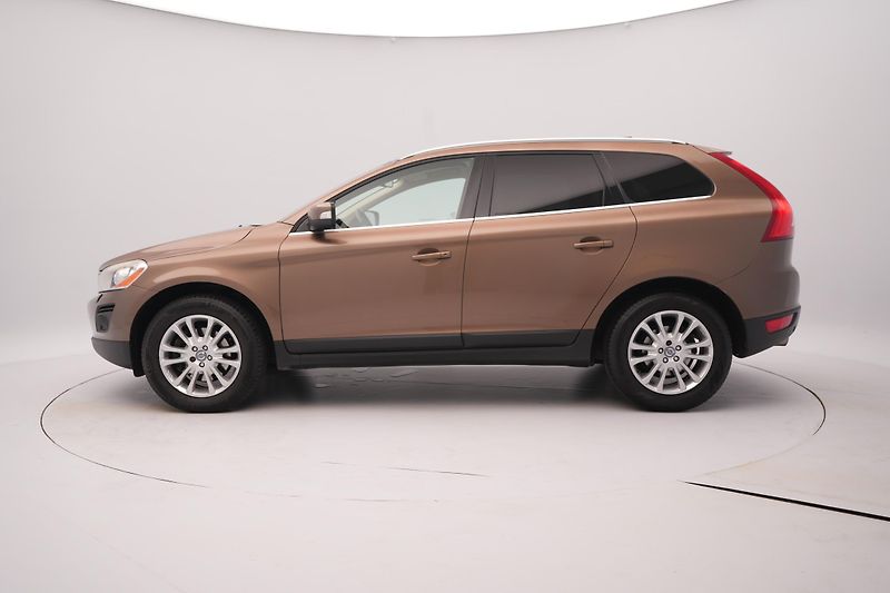 Volvo XC60 D4 AWD SUMMUM AUT CZ - fotka 10 z 45