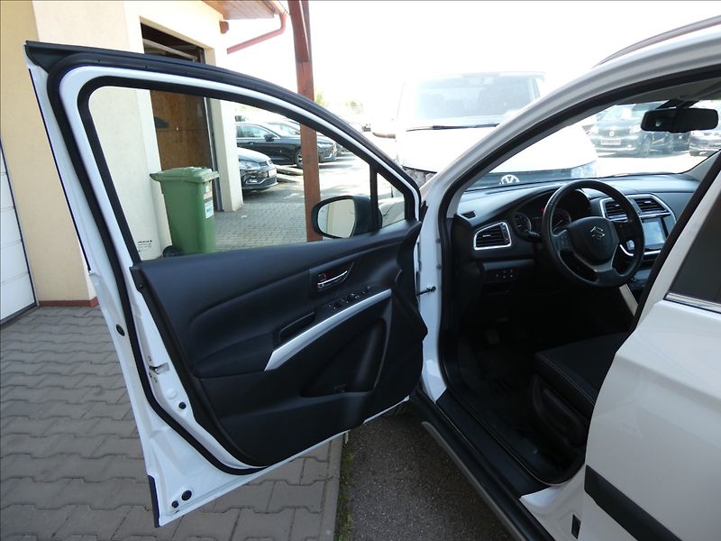 Suzuki SX4 S-Cross 1,4 BoosterJet 4x4 Hybrid,2xko - fotka 18 z 47