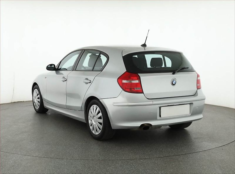 BMW Řada 1 (2009) 116i, po STK, levný provoz - fotka 4 z 14