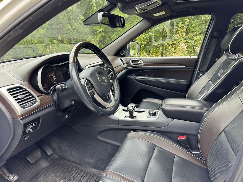 Jeep Grand Cherokee (2013)  Jeep Grand Cherokee Overland - fotka 12 z 13