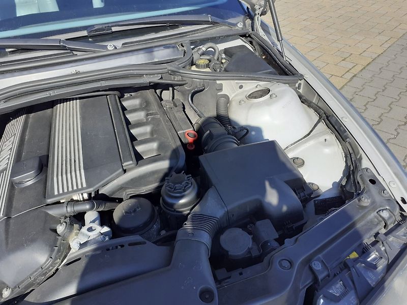 BMW Řada 3 (1998) 323i 6V - fotka 22 z 28
