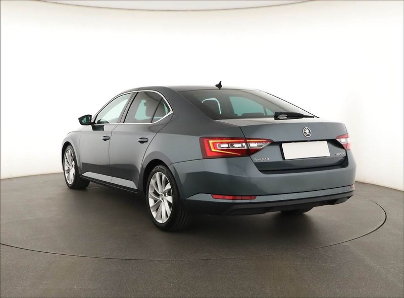 Škoda Superb (2017) 2.0 TDI, Automat, Kůže, Navi - fotka 4 z 19