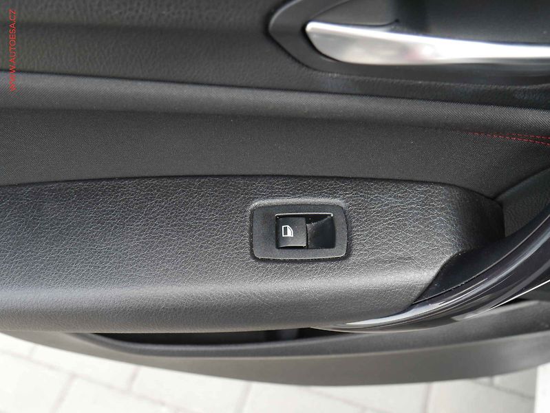 BMW Řada 1 (2012) 2.0D 116d, ČR, Bixen, park - fotka 13 z 22