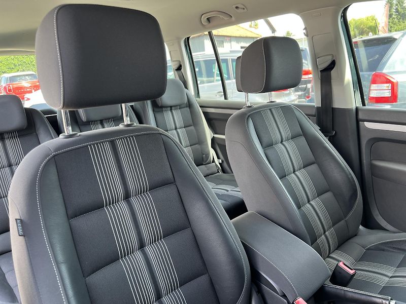 Volkswagen Touran Match 1.4TSi 103kw 7MÍST TAŽNÉ - fotka 33 z 43