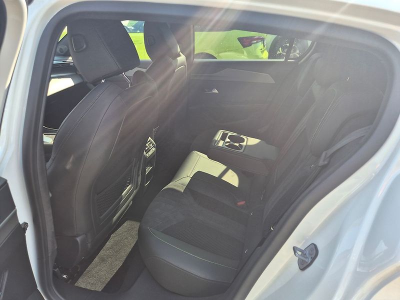 Peugeot 308 GT Hybrid 225 e-EAT8, CZ, 1. m - fotka 10 z 25