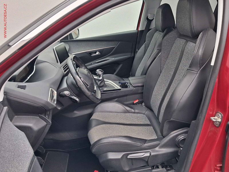 Peugeot 3008 (2018) 1.2 PT, Allure, navi, kamera - fotka 9 z 17