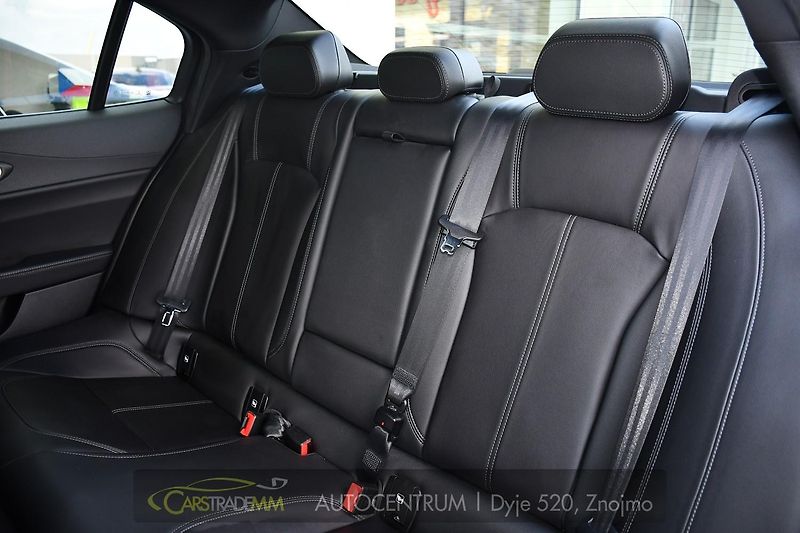 Alfa Romeo Giulia 2.2JTDm 154kw Ti - fotka 14 z 53