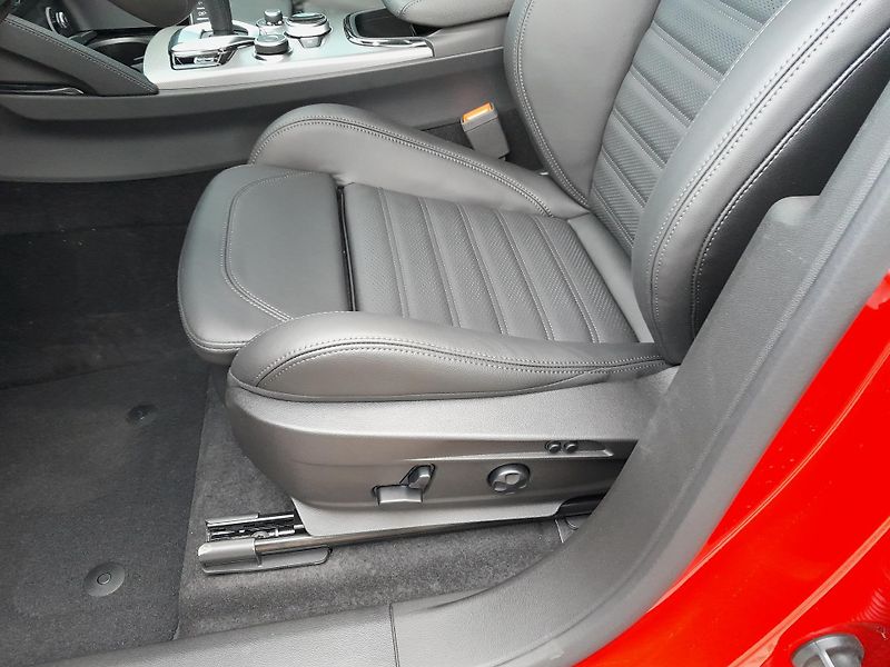 Alfa Romeo Stelvio (2026) Veloce 4x4 2,0 280PS - fotka 22 z 38