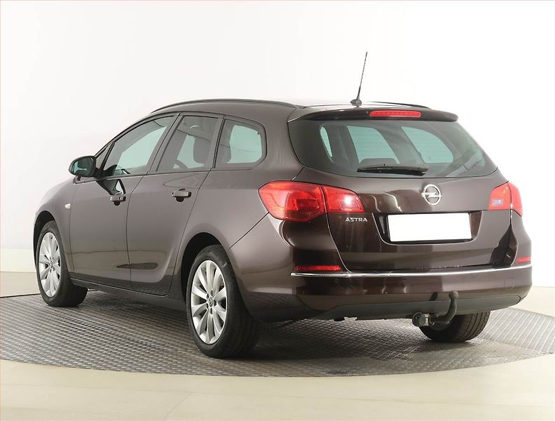 Opel Astra (2013) 1.4 T, Serv.kniha, Tempomat - fotka 4 z 19