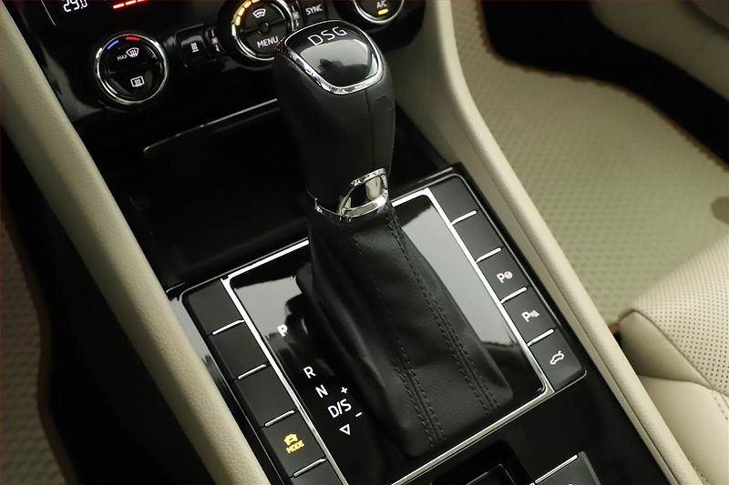 Škoda Superb (2017) 2.0 TDI, Automat, Kůže, Navi - fotka 10 z 20
