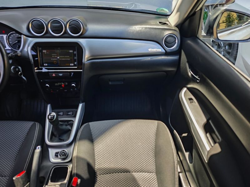 Suzuki Vitara (2016) 1.6 VVT ALLGrip 4x4 Kamera - fotka 17 z 42
