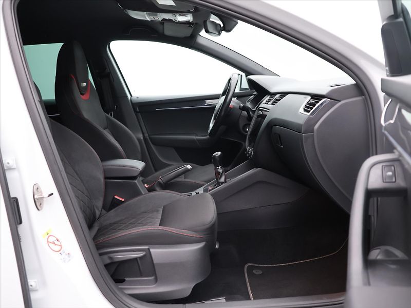 Škoda Octavia RS 2,0 TDI 135kW Aut.klima Nav - fotka 13 z 31
