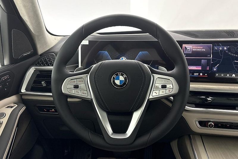 BMW X7 xDrive40d - fotka 22 z 27
