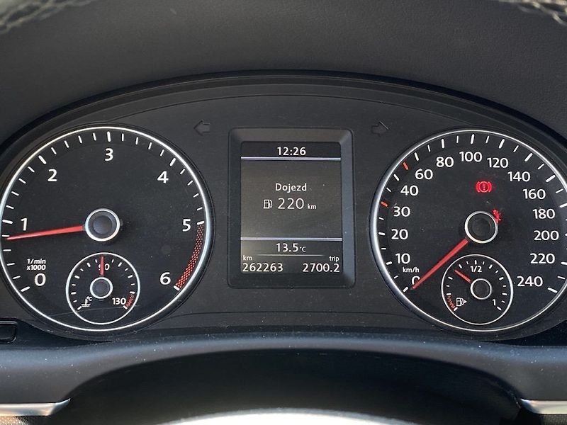 Volkswagen Touran 2.0TDi, Highline, tažné + kola - fotka 10 z 12