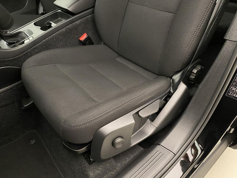 Volvo XC40 T2 ESSENTIAL CZ - fotka 25 z 42