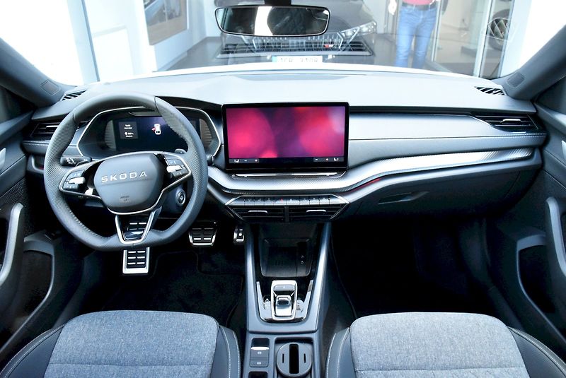 Škoda Octavia (2026) Combi Sportline 1,5 TSI m-HEV - fotka 5 z 44