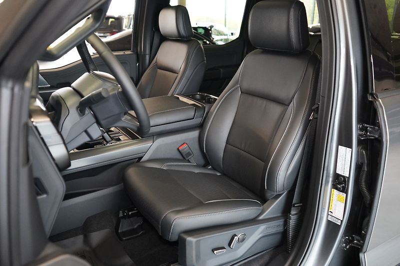Ford F-150 (2026) Lariat 5,0 298 kW - fotka 16 z 53