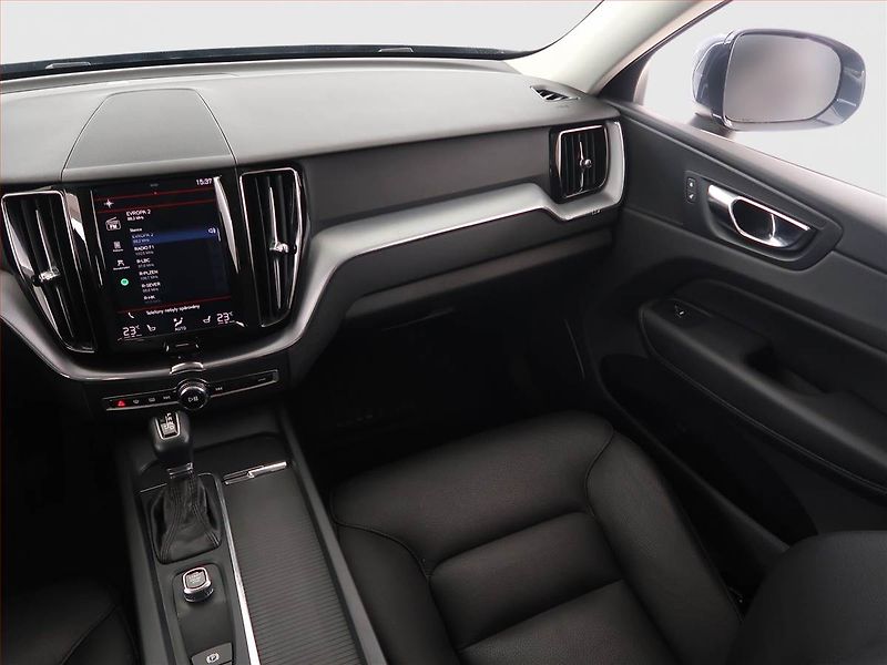 Volvo XC60 (2019) Summum B5 AWD - fotka 8 z 22