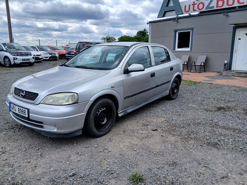 Opel Astra 1.2i - fotka 1 z 23