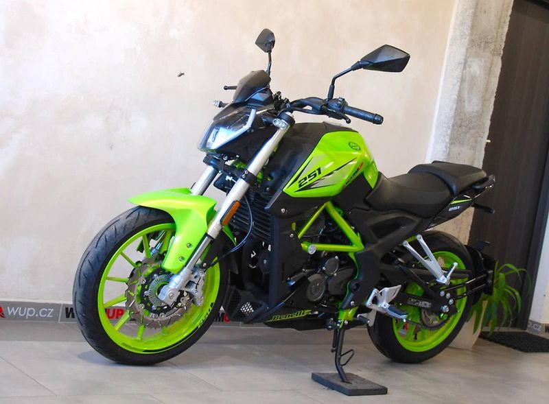 Benelli 251 S (2020) 251S - krásný stav,serviska,pů - fotka 14 z 21