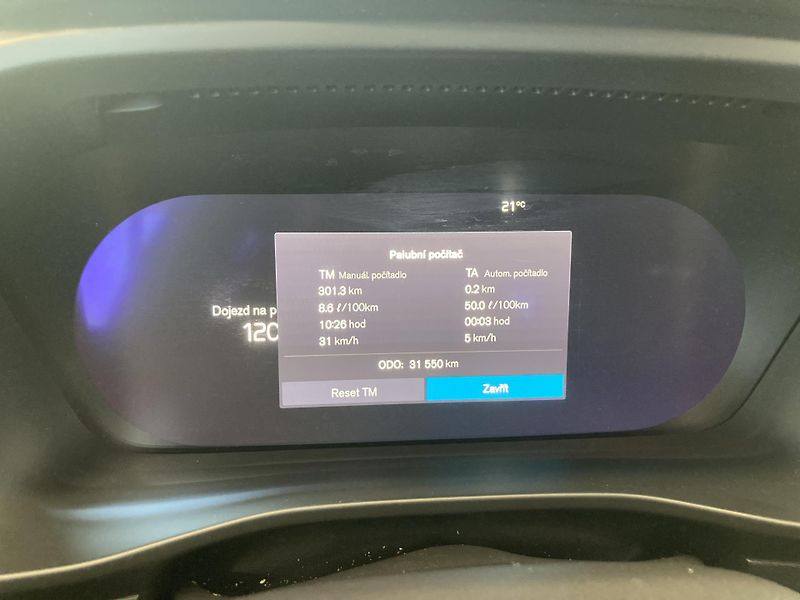 Volvo XC40 B3 FWD PLUS DARK - fotka 18 z 29