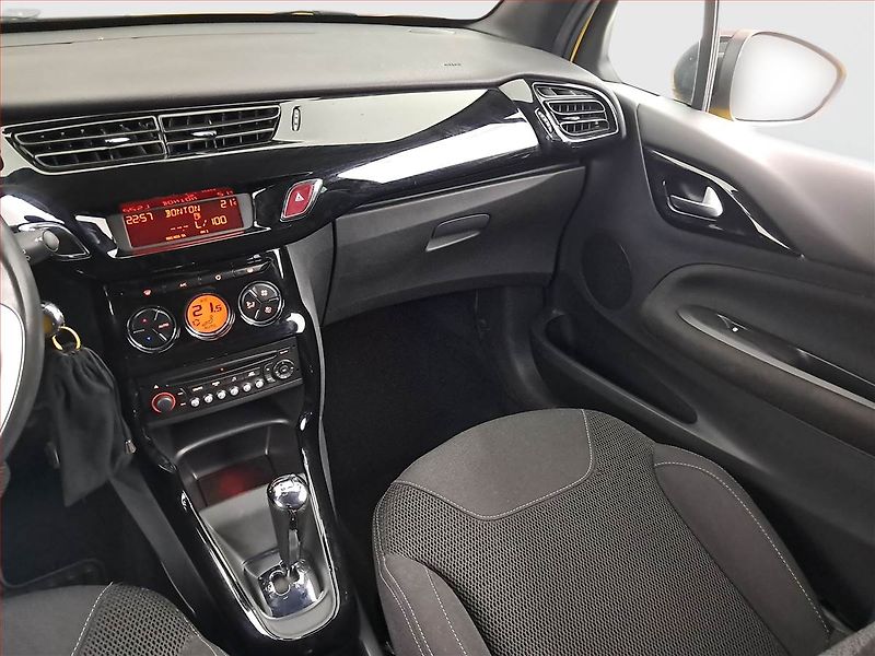 Citroën DS3 (2013) 1.2 VTi, Automat, Tempomat - fotka 8 z 16