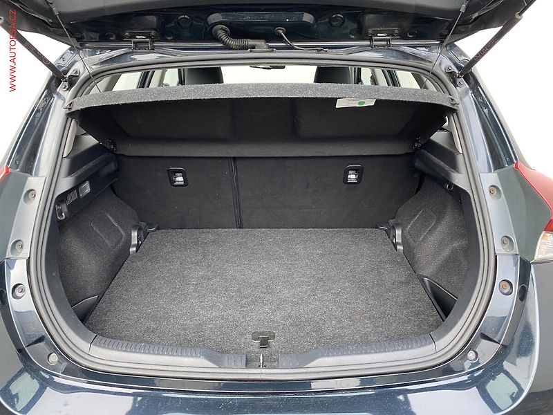 Toyota Auris (2015) 1.2T, Comfort, TZ, kamera - fotka 7 z 18